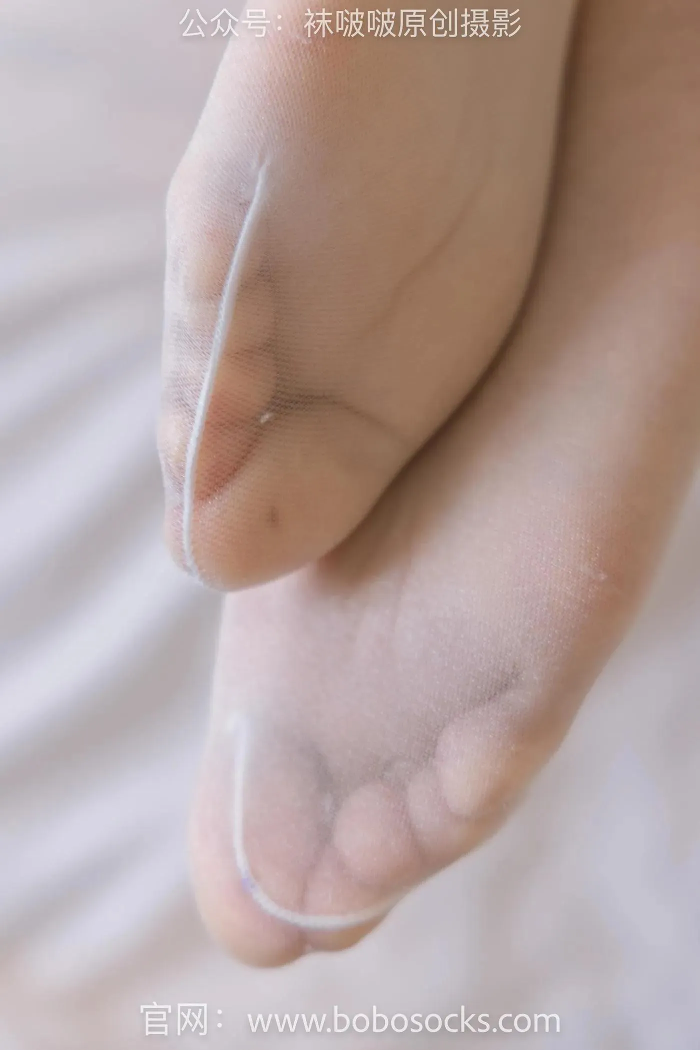 [BoBoSocks袜啵啵]NO.154 小甜豆-两双高跟鞋、珠光白丝、女仆装 [200P]插图5